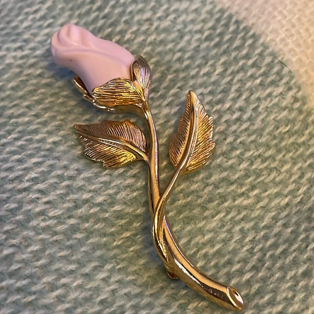 Beautiful Rise Brooch - Picture 1 of 2